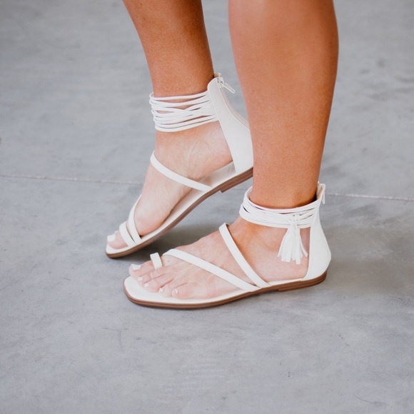 Oasis Society Abril Ankle Strap Sandal White Womens Size 8.5 - Picture 2 of 15